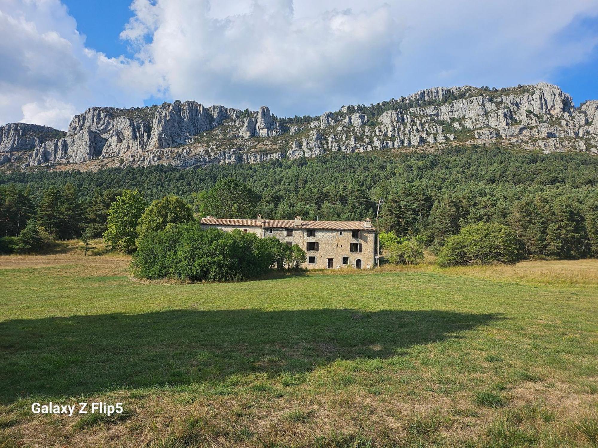 La Grande Maison Dans La Prairie Caille Экстерьер фото